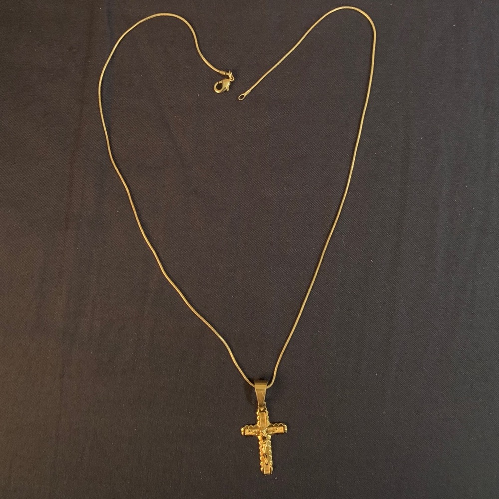 14K GOLD NECKLACE *MAKE OFFERS*